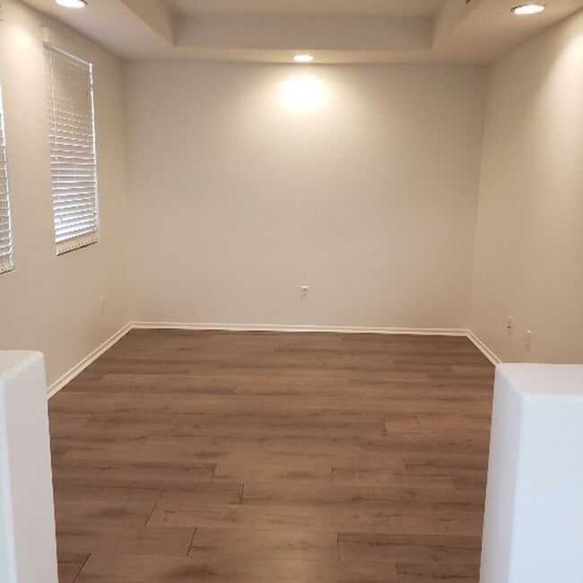 Building Photo - Awesome Home Awesome area 2bed w/ bonus ro...