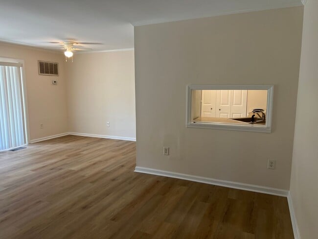 Building Photo - First Floor Forest Gardens - Walk to Beach!