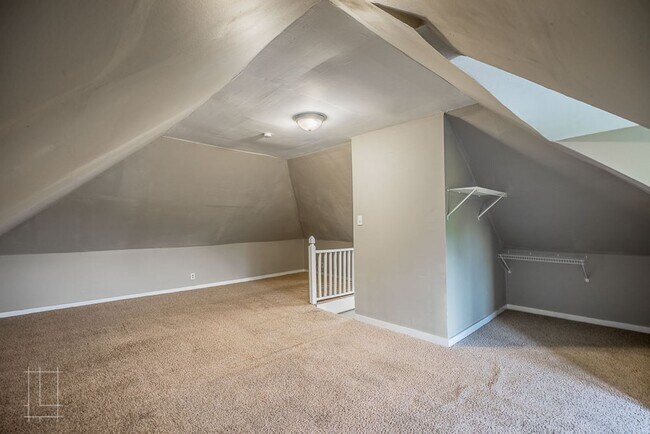 Building Photo - 2497 Summit St