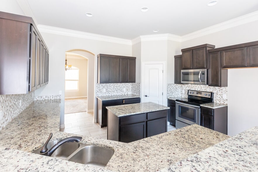 Kitchen - 336 Jake Dr