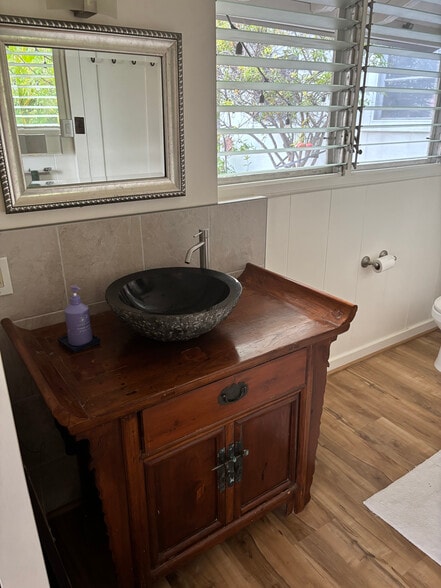 Granite Sink - 1970 Mott-Smith Dr