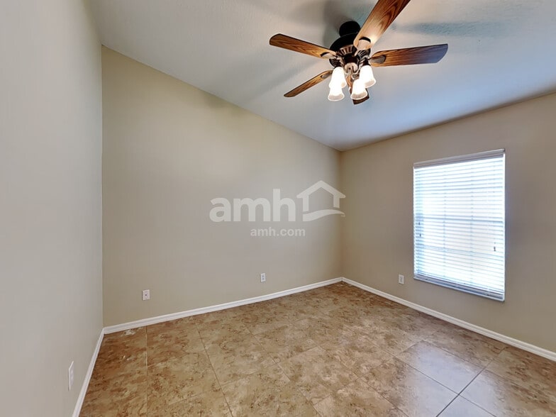 Building Photo - 10223 Meadow Crossing Dr