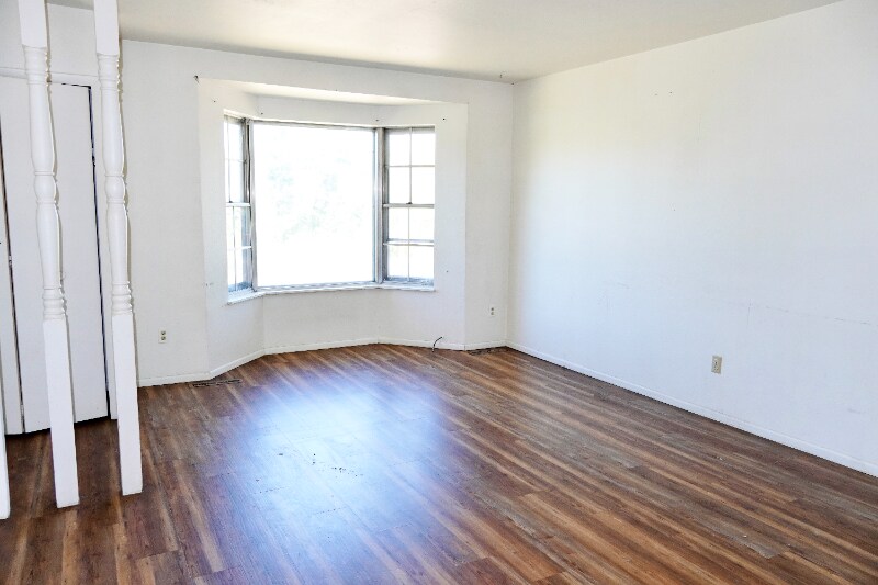 Building Photo - 47 Newport Cir