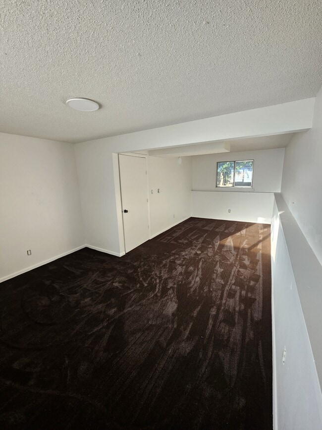 Building Photo - 425 Cedar Ave