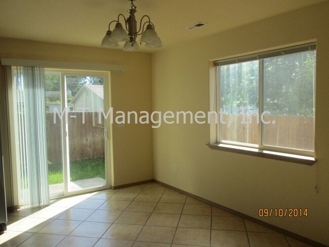 Building Photo - 314 S Blake Rd
