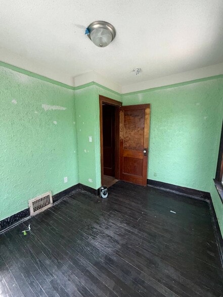 Building Photo - 3918 Trumbull Ave