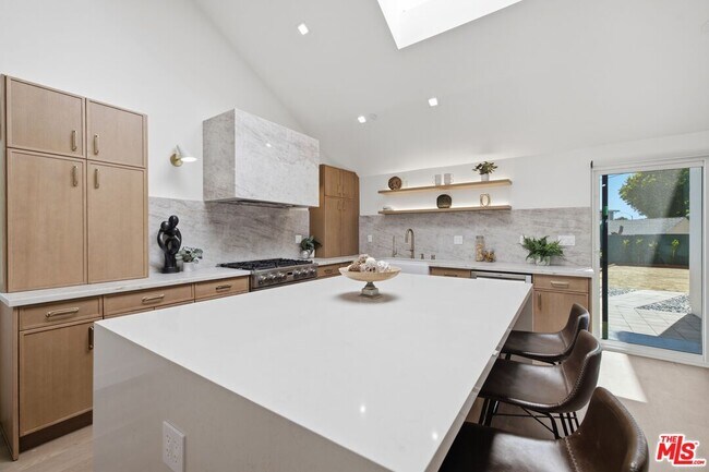 Building Photo - 3926 S Ridgeley Dr