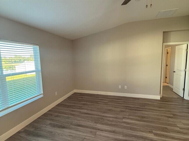Building Photo - 7326 34th Ct E