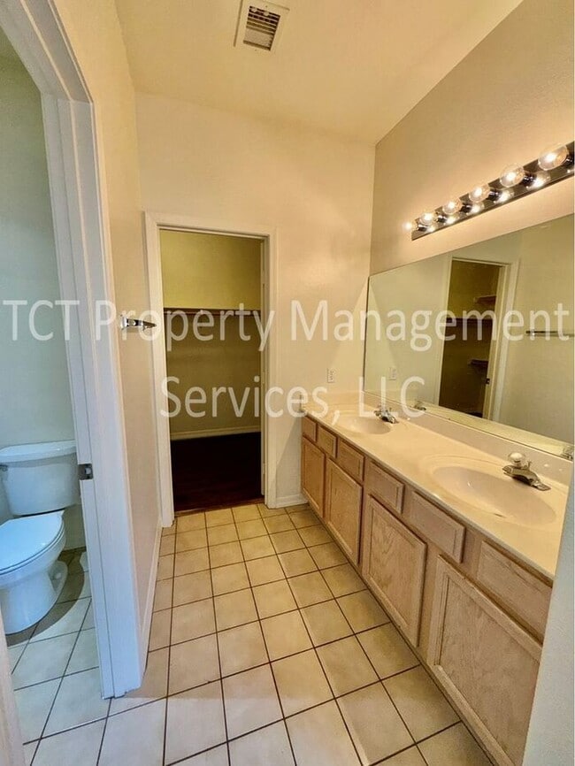 Building Photo - Nice two-story, 2bed, 2 bath with Garage in Mesa!