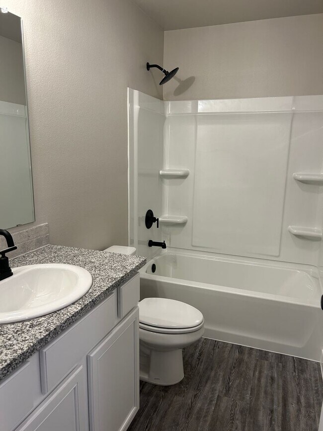 Building Photo - Pre-Leasing - Lovely Glowing Home in South...