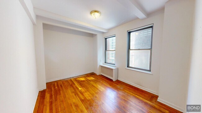 Building Photo - 301 E 38th St
