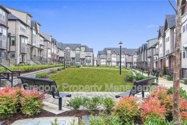 Building Photo - 1327 Greenwich Walk NE