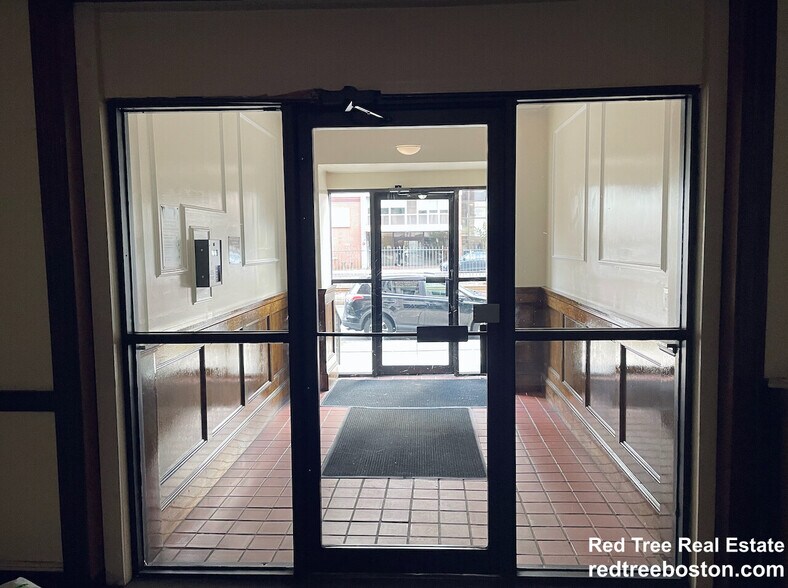 Building Photo - 2003 Commonwealth Ave