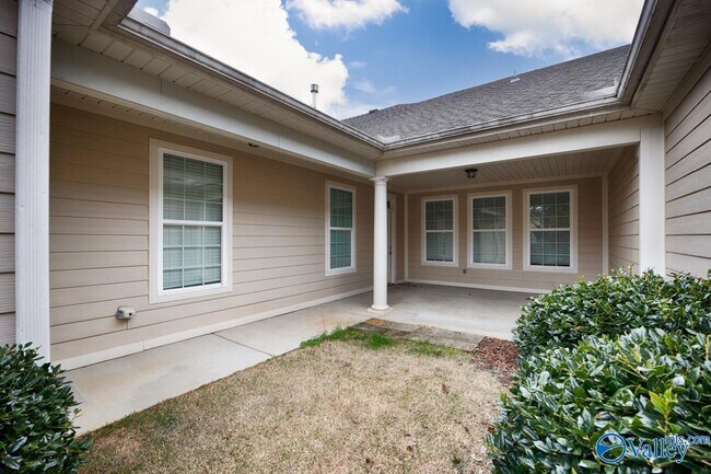 Building Photo - 74 NW Moore Farm Cir