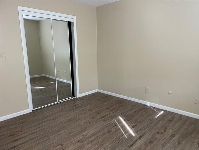 Building Photo - 497 S Wood Ave