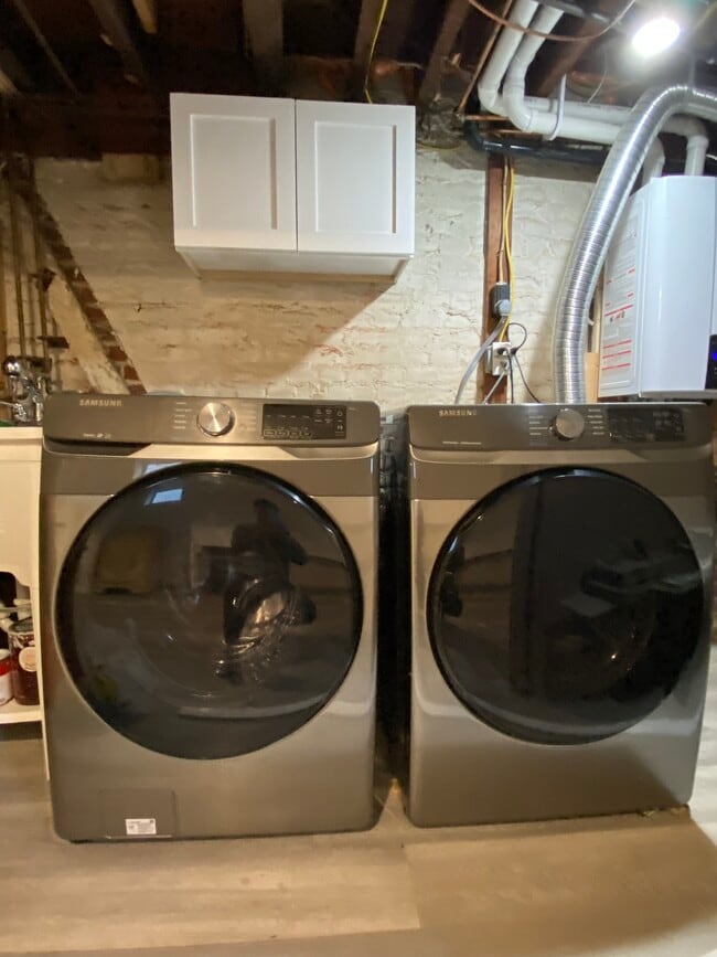 Building Photo - 64 Grove St