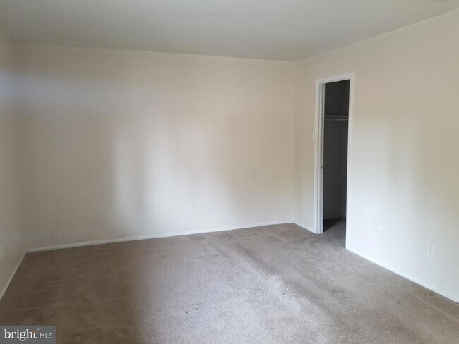 Building Photo - 1005 Worthington Dr