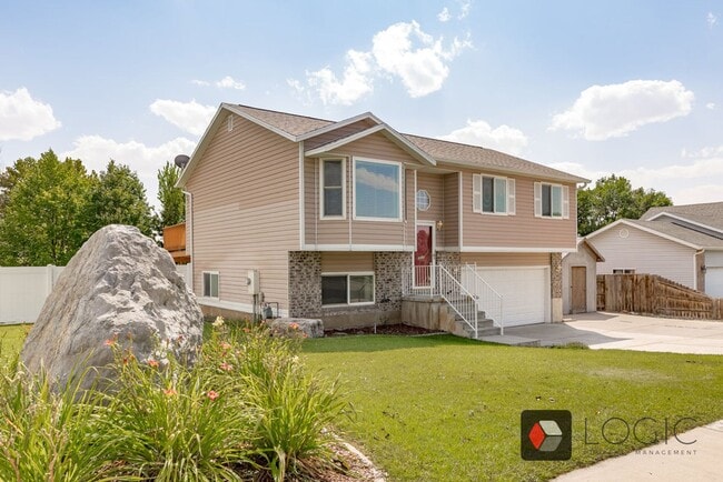 Building Photo - 835 W 2400 N St