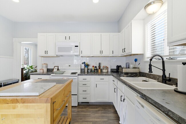 Building Photo - 1374 Ida Ave