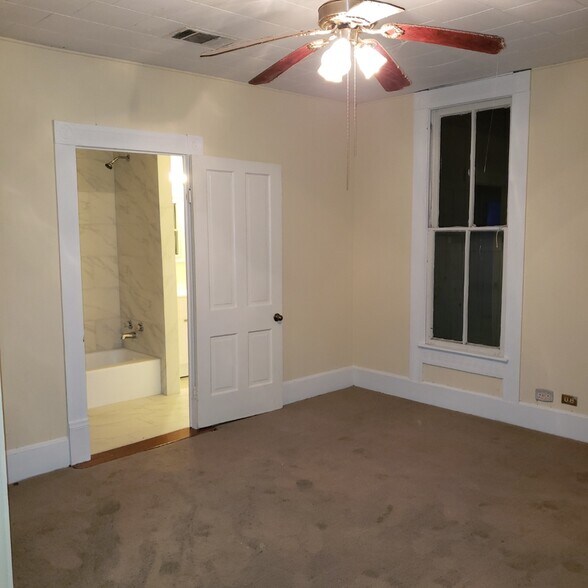 Building Photo - 322 Shaw St