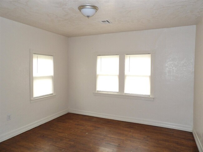 Building Photo - 2803 NW 17th St