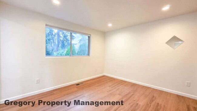 Building Photo - 117 154th Pl NE