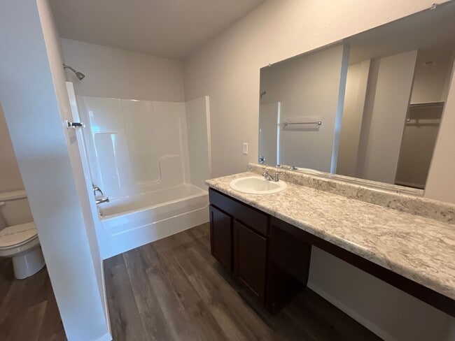 Building Photo - Pre-Leasing Now: Inviting 3-Bed, 2-Bath Home in Barberry Court