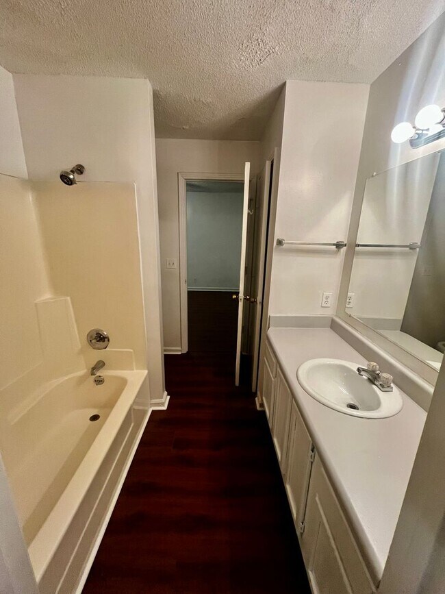 Building Photo - 1021-1023 Wesleyville St