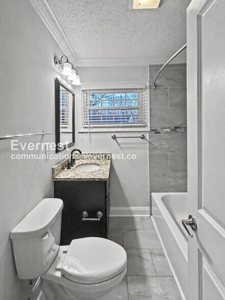 Building Photo - 144 British Lake Dr