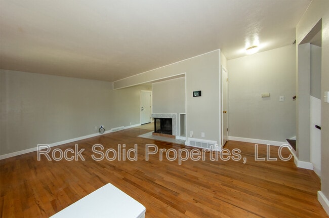 Building Photo - 4507 E 10th St