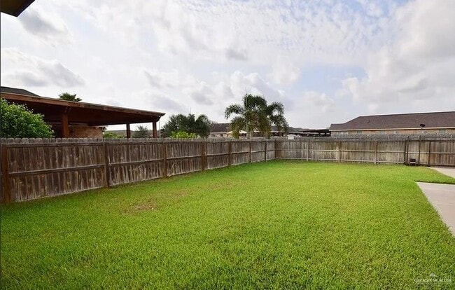 Building Photo - 1919 W Ventura Dr