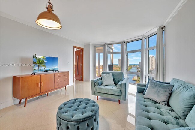 Building Photo - 3375 N Country Club Dr