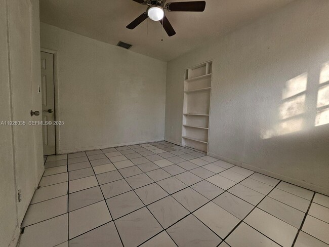 Building Photo - 19601 NE Miami Ct