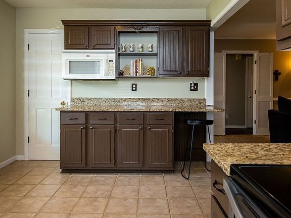 Building Photo - 410 Laura Ann Dr