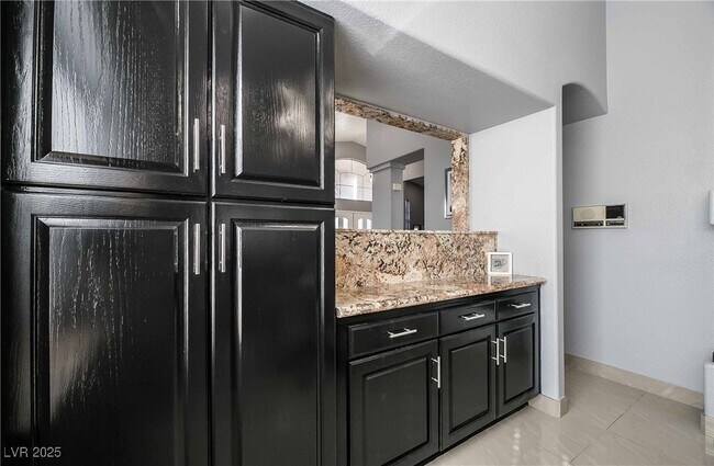 Building Photo - 1400 Castle Crest Dr