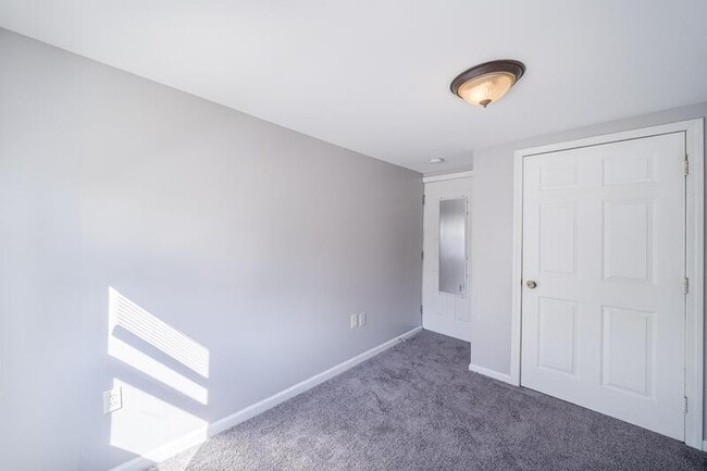 Building Photo - 441 1st Ave