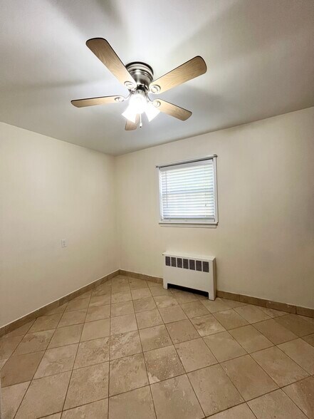 Kitchen/dining area - 51 W Hudson Ave