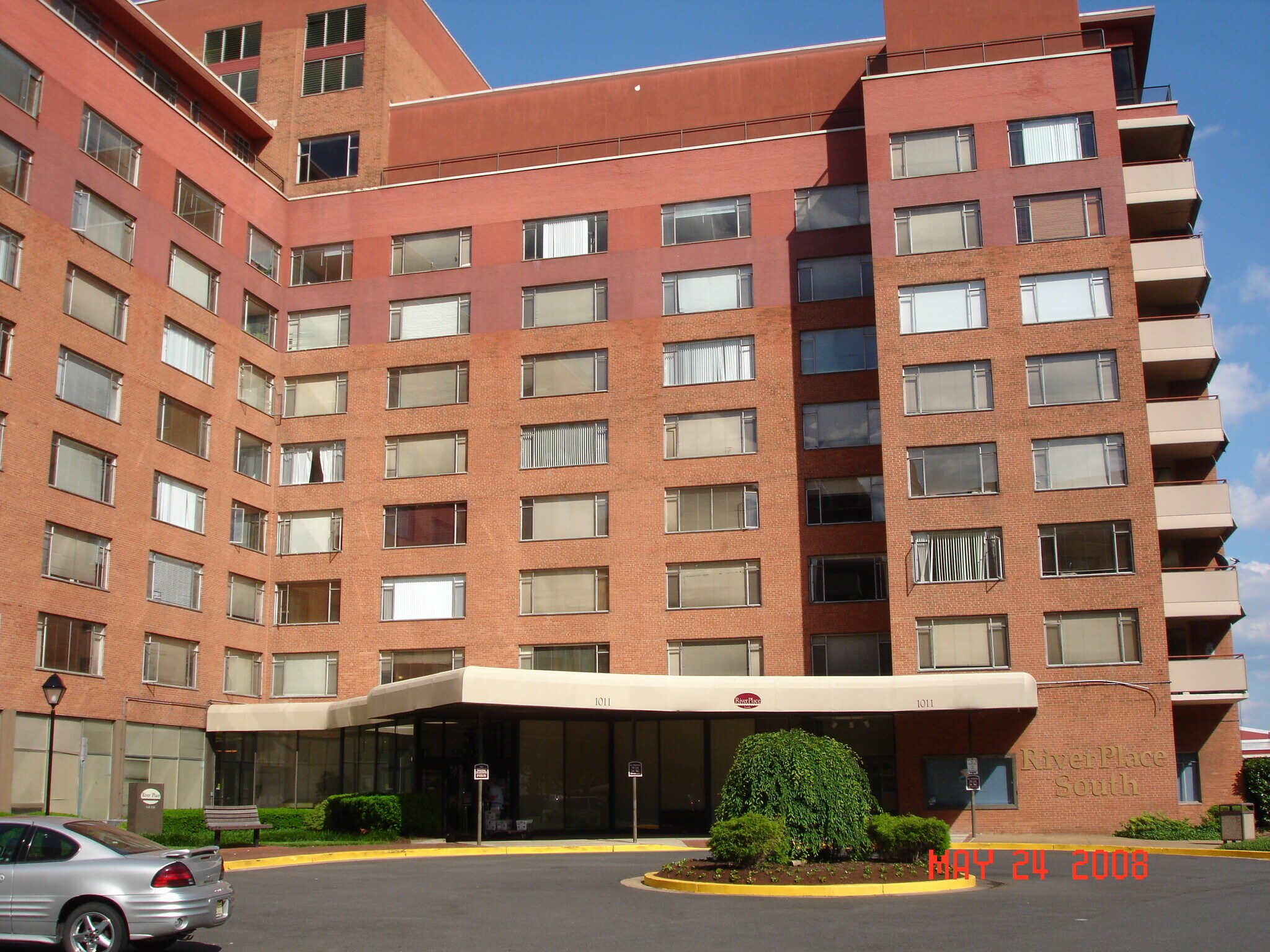 Building Photo - 1011 Arlington Blvd