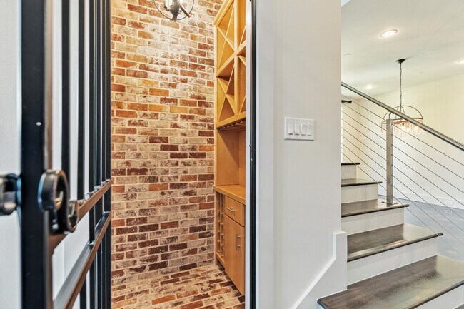 Building Photo - 3610 Oak Forest Dr