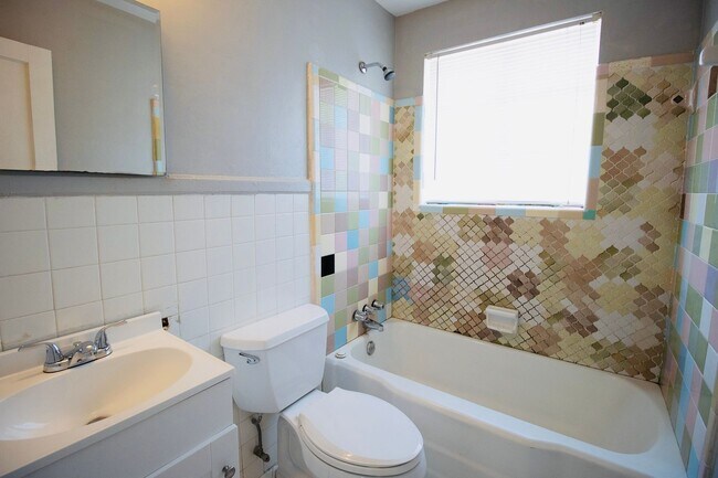 Building Photo - 2 Bedroom, 1 Bath in West Columbia