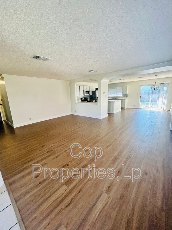 Building Photo - 7138 Valewood View