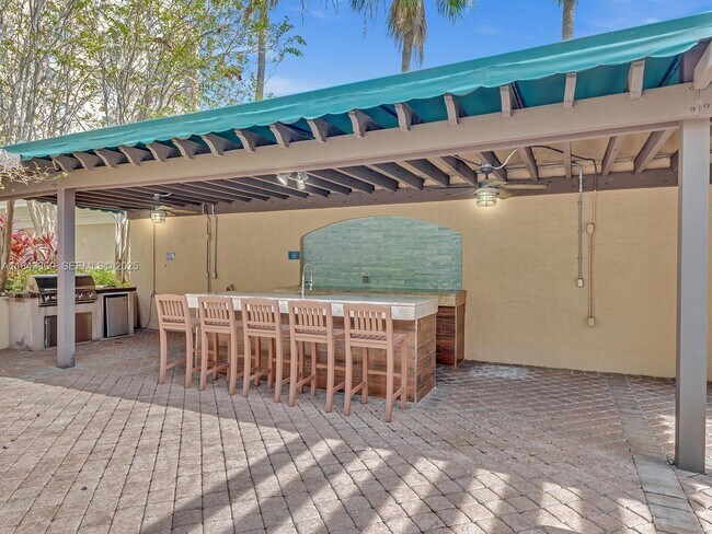 Building Photo - 520 SE 5th Ave