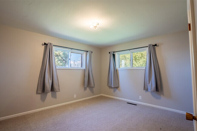 Building Photo - 182 S 800 E