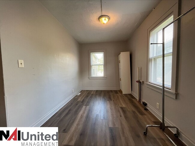 Building Photo - Two bedroom, One bathroom home for rent