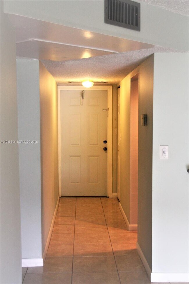 Building Photo - 8010 N Colony Cir