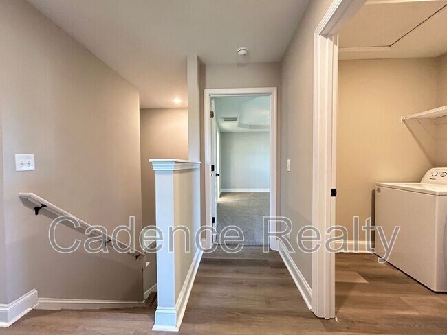 Building Photo - 1637 Grey Cliff Run