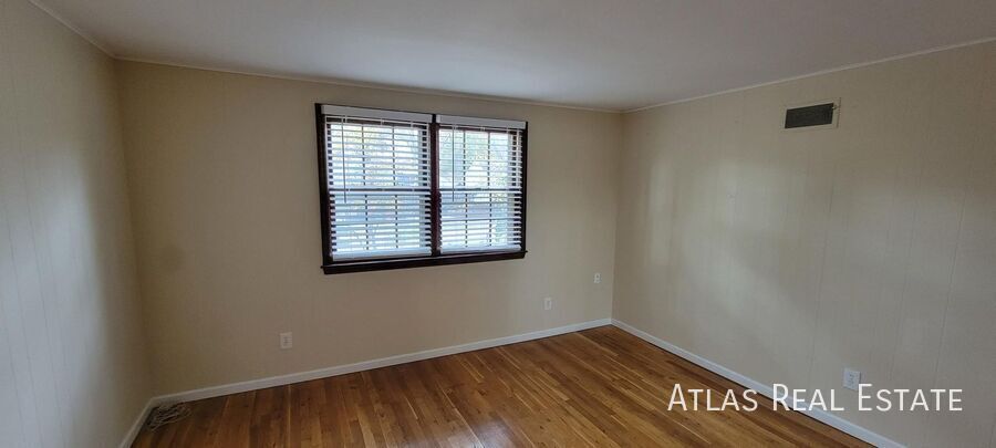 Building Photo - 9011 W 105th St