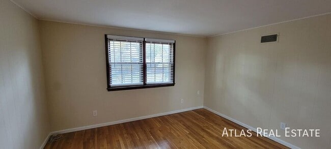 Building Photo - 9011 W 105th St
