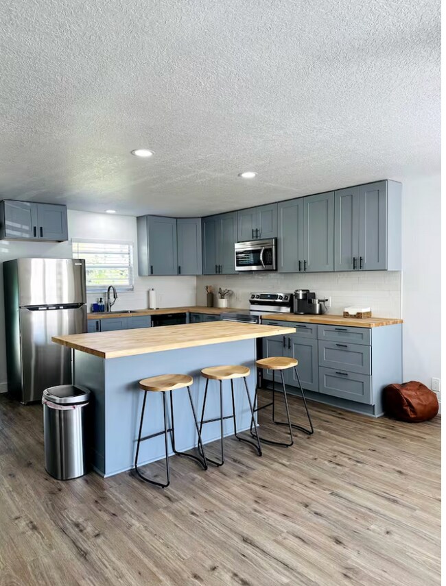 Building Photo - 401 E Jersey St