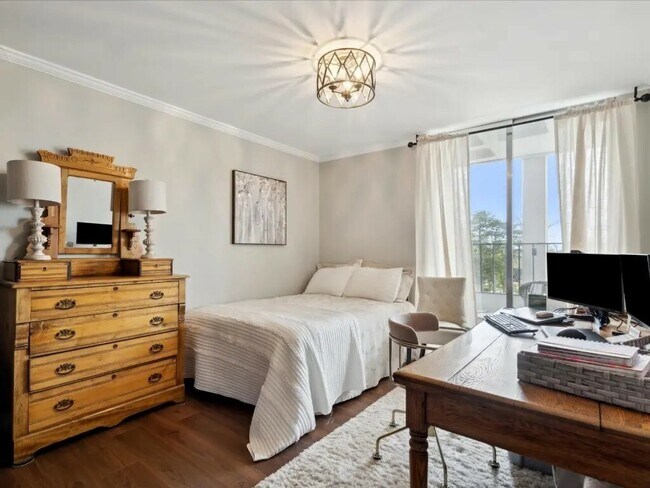 Building Photo - 2222 1st Ave NE